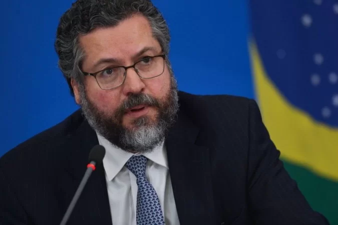 correio's tweet photo. Ernesto Araújo diz que existe esforço para prejudicar imagem do Brasil no exterior.
https://t.co/5nAJ4vNxsv https://t.co/QENsAnlk3r