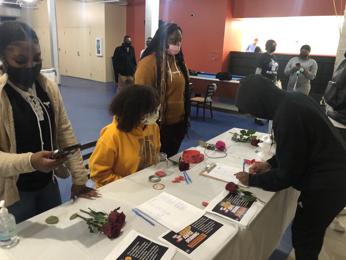 duCPT2_1869's tweet photo. More pictures from today’s #BlockTuesday 🌹 https://t.co/w0Uy58fTwc
