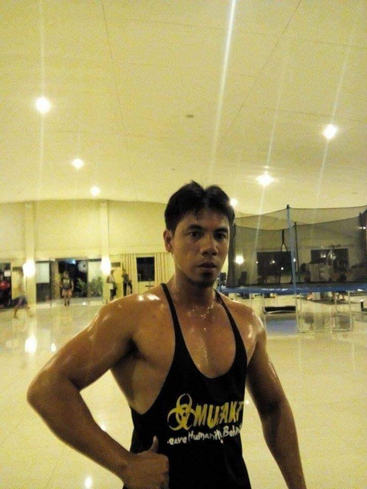 Gymstringerstanktop tweet media