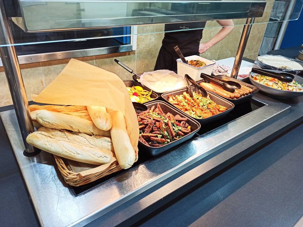 ASzarics's tweet photo. Wrap shack, Giant Hot dog, Cheesy mushroom Gnocchi with mini garlic pizzas and hand breaded Fish Fingers for the hot sandwiches at Nexperia.
🥪🍕🌭🍝 https://t.co/Ssu3fDSzEg