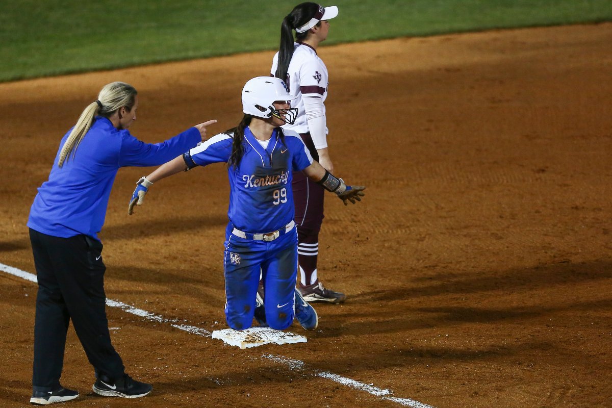 UKsoftball's tweet photo. Sliding into the top-10 in the polls this week like ..........
ππππππ
@kswaggyyyy | #WeAreUK https://t.co/X9I6lIBoiK