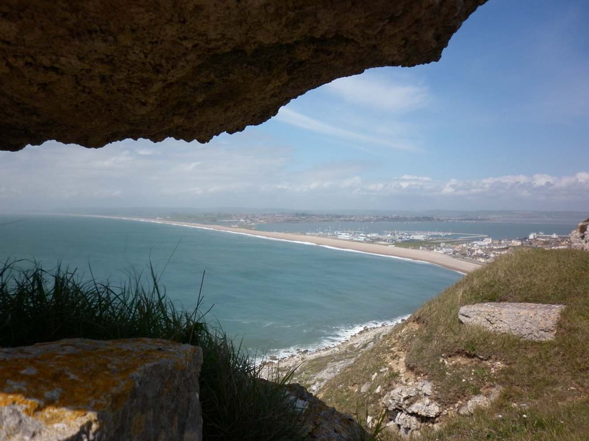DorsetDayTrips's tweet photo. Here’s just a small section of the Dorset coast at Portland/Chesil Beach, as seen on #ForTheLoveofBritain, and viewed from Snowy the camper when Dorset Day Trips’ tours are eventually back up &amp; running later this year (we hope!)!! #Dorsethour https://t.co/qN4M1Rvgdx