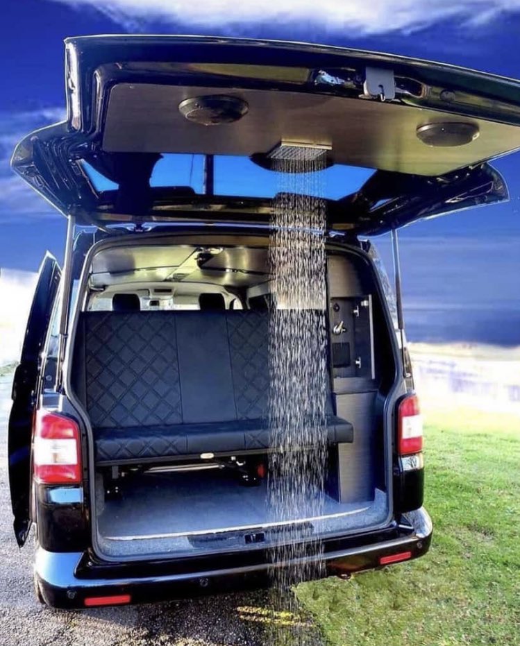 Bond Bites tweet media