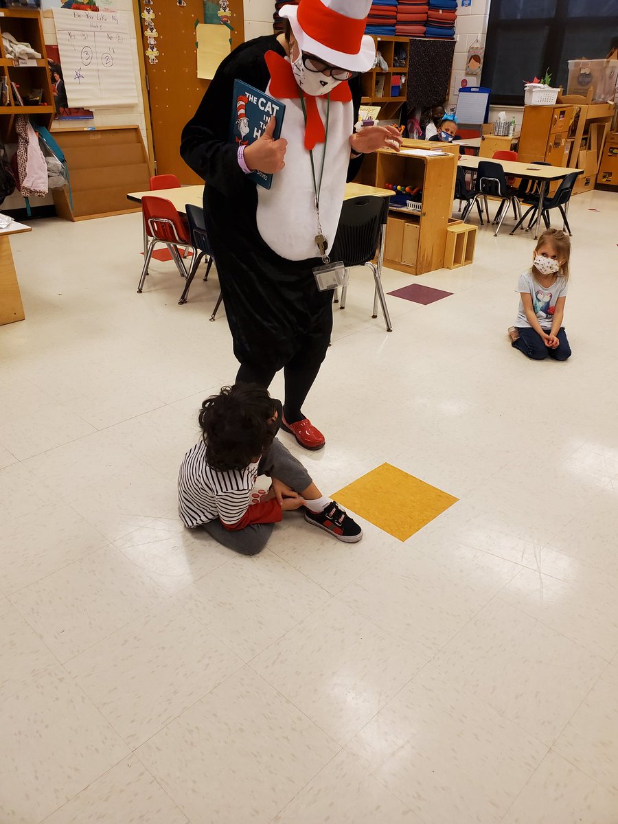 LargoLeadership's tweet photo. Happy Read Across America! π
#everyleopardleads #ReadAcrossAmericaDay #largotibetelementaryschool #publicschooladvantage #sccpss @SCCPSS @AnnLPGA @raehurst46 @LargoTibetMC https://t.co/wIAAyCBbx4