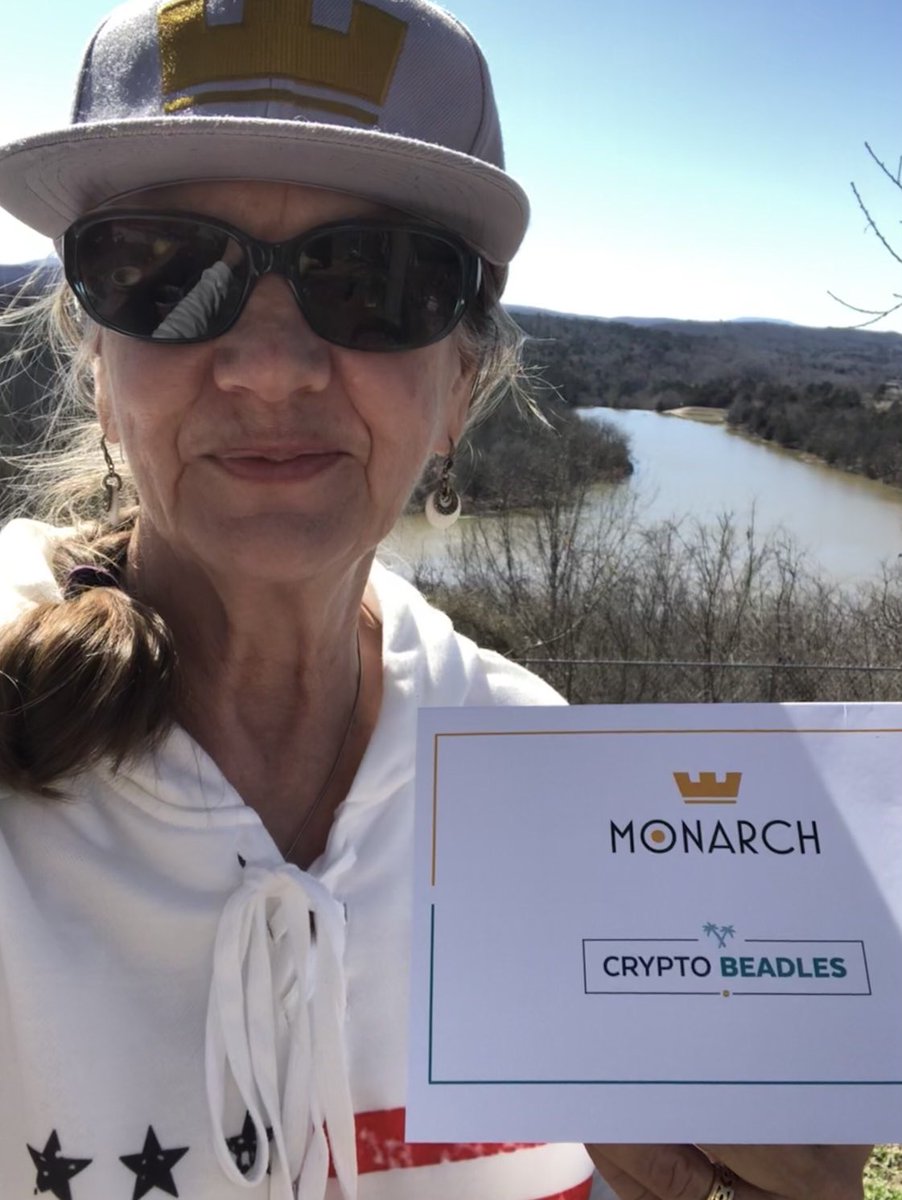 CryptoNana4LTC's tweet photo. What a great day to be alive! The sun is shining, the white hats are winning and I got a little luv🌹from @RobertBeadles 🇺🇸🇺🇸
#MonarchToken 💫 https://t.co/LqeB2ZW3No
