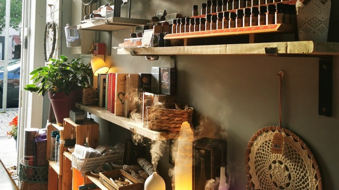 RiverHolistic's tweet photo. We have brought our beautiful shop online so you can still create your own holistic corner at home.
#SmallBusiness #shoplocal #holistichealth 
https://t.co/zBjqW6m4M8 https://t.co/zQPWve65pu
