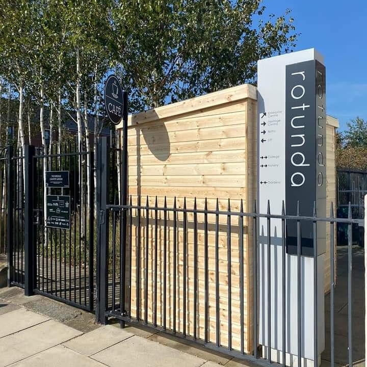 RotundaLtd's tweet photo. 🚨PLEASE NOTE🚨 that @RotundaLtd  Right Fed Shed is open Tues - Fri 9am to 1pm each week with free surplus food for our local community 
Thanks to @marksandspencer &amp; @Aldi

First come first served #foodbank #Kirkdale #L5 #communitymatters #covidsupport #CharityTuesday https://t.co/hqTHbCBoKY