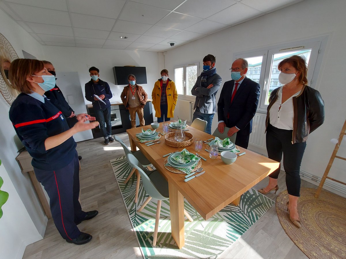 sdis91's tweet photo. Inauguration ce jour du nouveau simulateur SUAP, à l’École départementale, en présence du Président du CA, des membres du bureau et de la direction du @sdis91 : reconstitution d’un véritable appart' de 60m2 pour développer la formation en simulation, au plus proche de la réalité. https://t.co/agLTIWiH8G