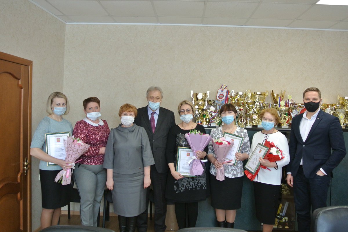 Поздравил женский коллектив завода «Приволжский ювелир» с наступающим праздником 8 Марта
smirnov37.ru/news/v_regione…
#ПриволжскийРайон #ЕР37 #ИвановскаяОбласть