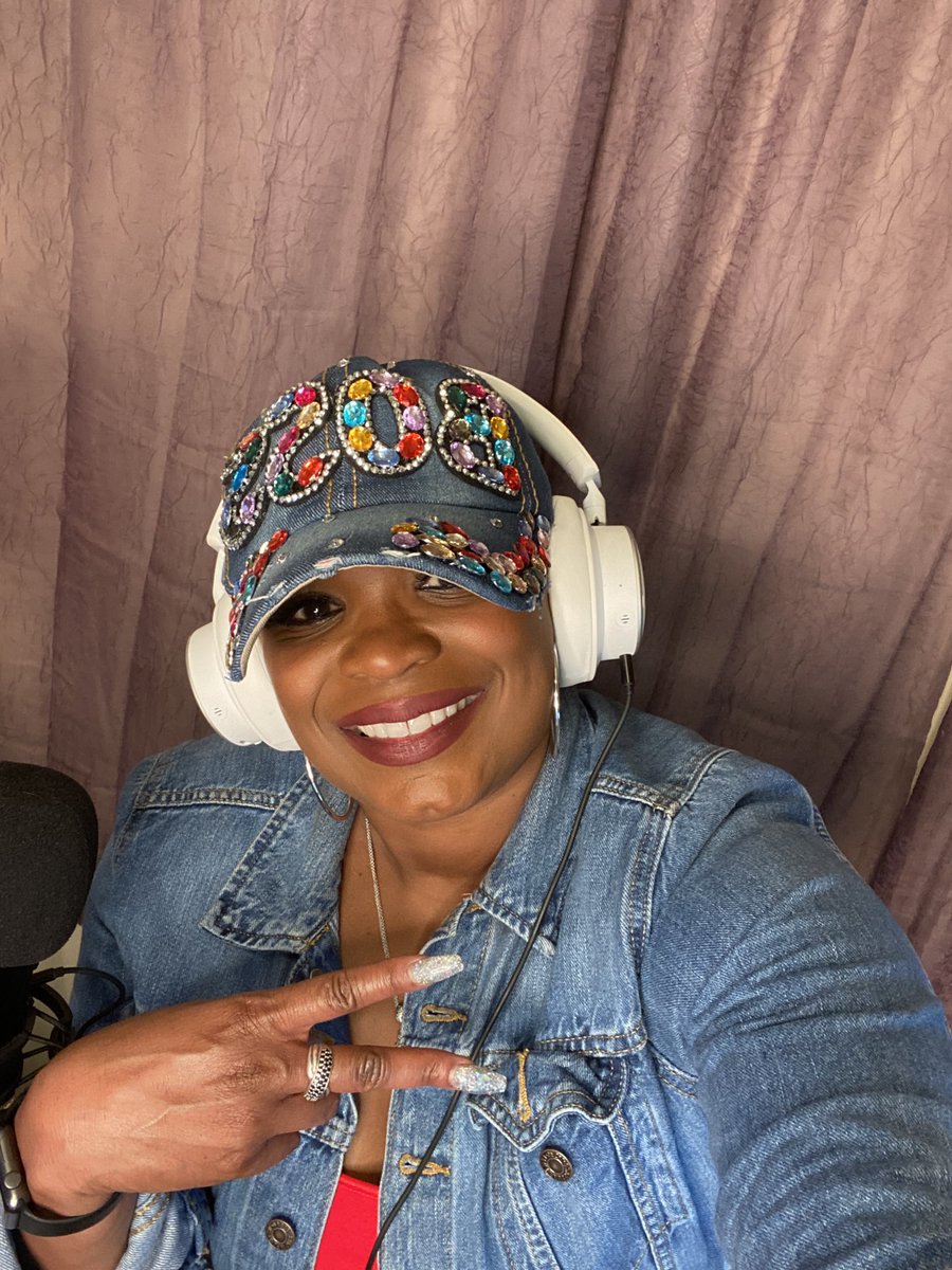 MsShunC's tweet photo. No matter the circumstances I will smile through it all!!!

💜💜💜💜💜💜💜💜💜💜

#MsShunC #SelfCare #SelfLove #SelfCareAdvocate #GoalGetter #SelfDiscipline #SelfWorth #Inspiration #Motivation #SelfMotivation
#GuradYourEnergy  #ProtectYourPeace #GODsGirl #WomenOnAir #WomenInRadio https://t.co/F06M60jZk0