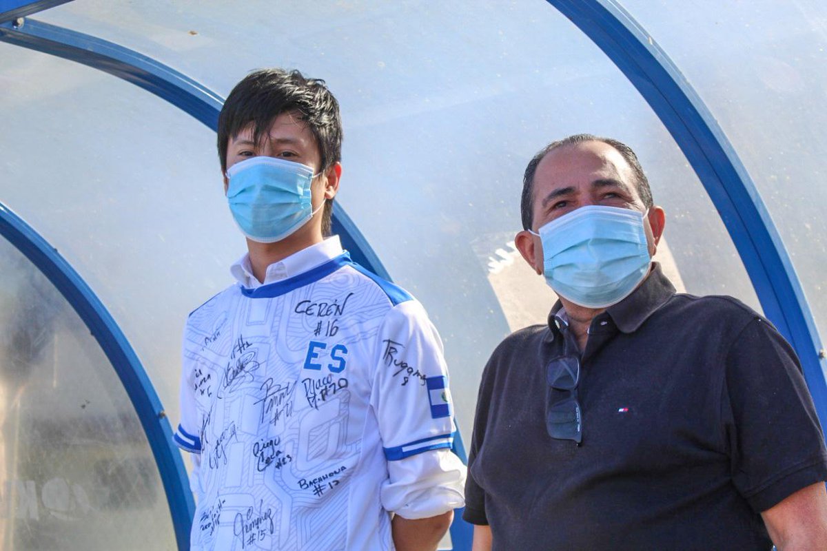 LaSelecta_SLV's tweet photo. 🇯🇵🇸🇻| Autoridades de la Embajada de Japón en El Salvador, visitaron a la Preolímpica que buscará un boleto  para #Tokio2020

#SelectaPreolimpica #ElSalvador https://t.co/DrIp7RyWXX