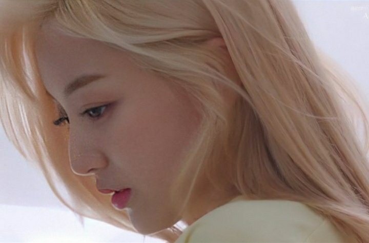 ︎ ︎ (@jihyofiies) on Twitter photo 