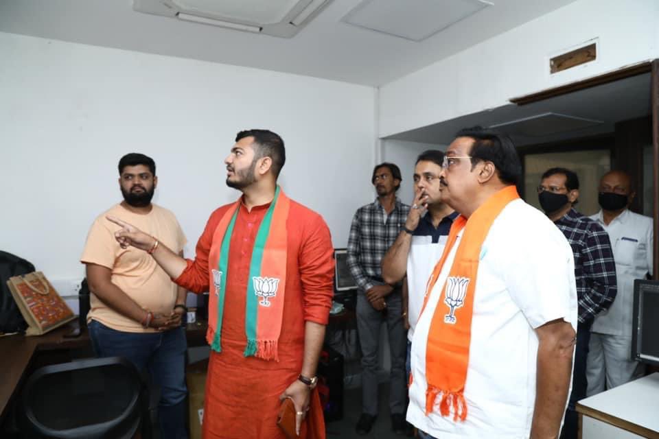 MananDaniBJP's tweet photo. માનનીય @CRPaatil જીને ભારતીય જનતા પાર્ટીની ભવ્યાતિભવ્ય જીત માટે સૌશિયલ મિડીયા વિભાગનાં સૌ સભ્યો વતી અભિનંદન પાઠવું છું. https://t.co/xSUIZLRNbQ