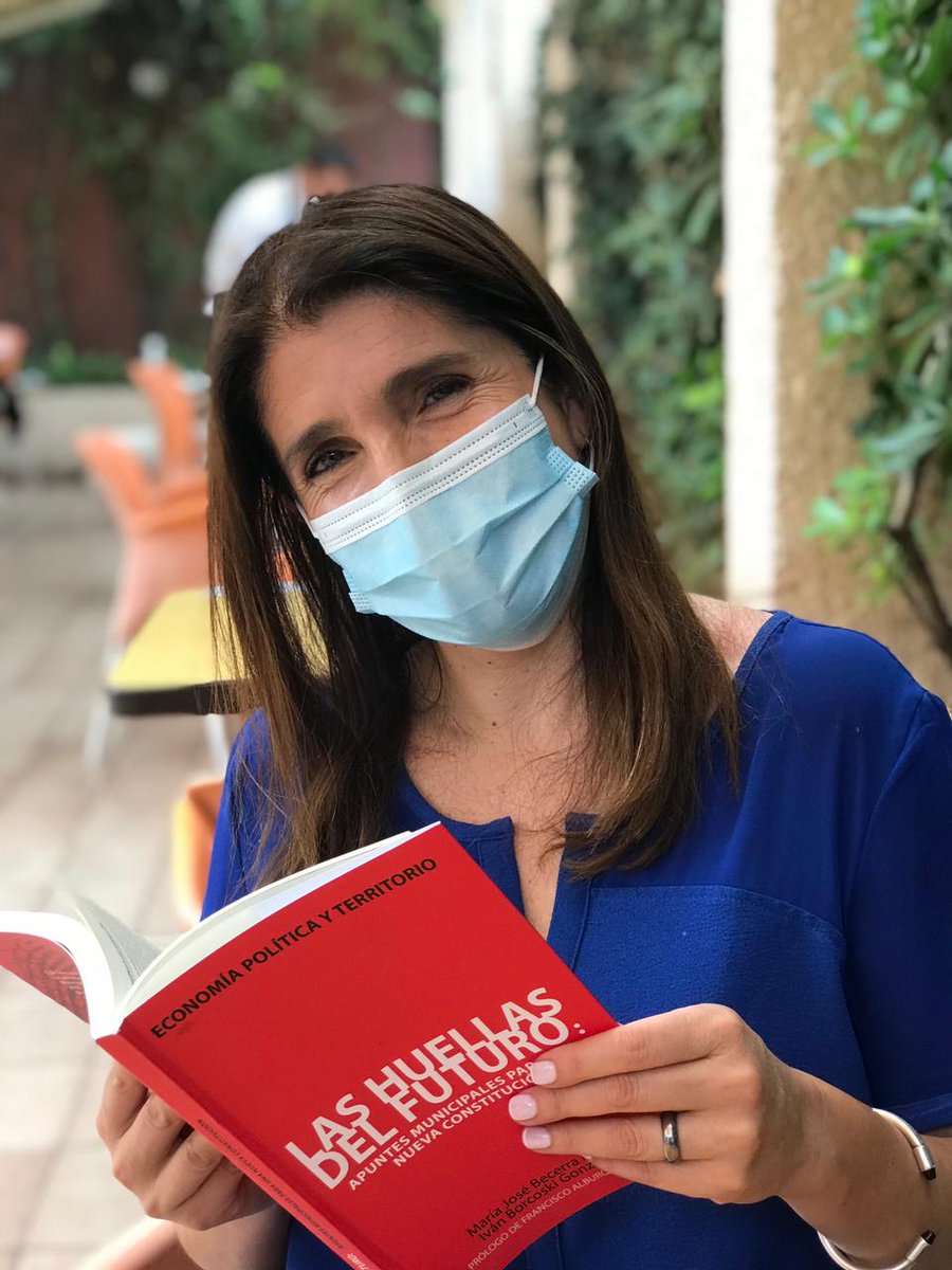 DelLocales's tweet photo. @mjobecerra  una d las autoras d nuestro libro, estuvo dialogando con @paulanarvaezo sobre descentralización, y  nueva constitución, q contemple una perspectiva territorial d los derechos sociales y una alianza estratégica d regiones y municipios para garantizar esos derechos. https://t.co/ZOo6SC6BpE