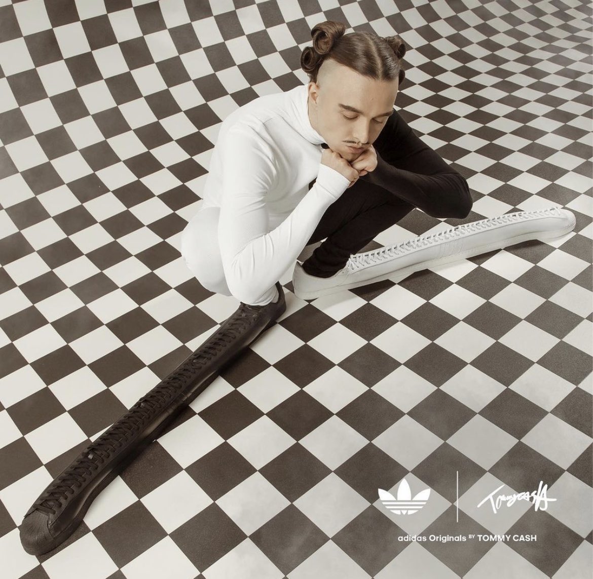 Kulturlesite_'s tweet photo. Adidas et le rappeur Tommy Cash s’associent et dévoilent un nouveau modèle de la Superstar.

Il s’agit des sneakers les plus longues du monde. https://t.co/G4TczYg4D6