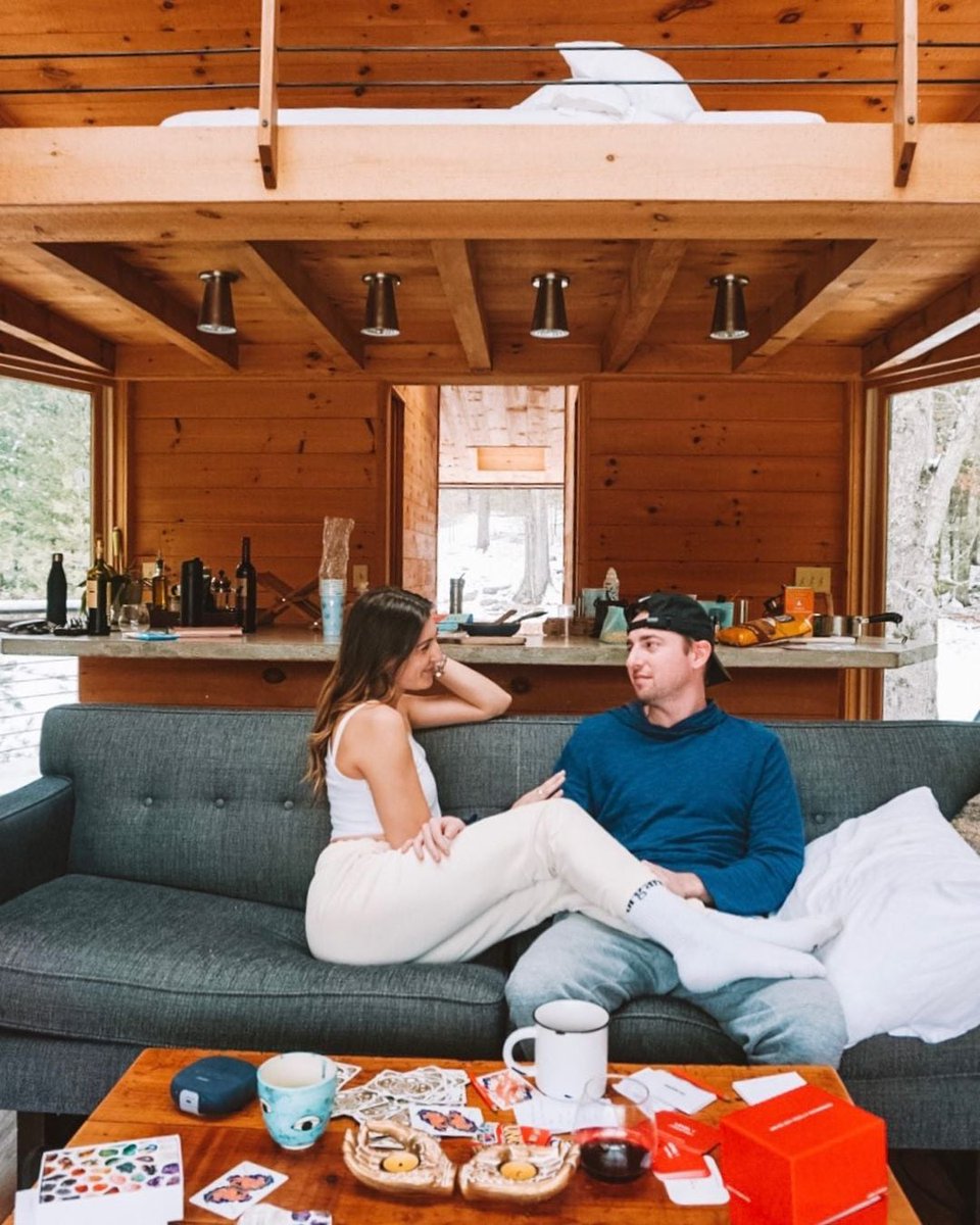 alyssabrieloff's tweet photo. Reminiscing on our trip Upstate NY at the coolest Treehouse we booked on @airbnb. Unplugging and being distraction free was one of the best ways I could have started the New Year. #airbnbpartner #holyssticliving #holysstictravels

https://t.co/5ymzRaOTFz https://t.co/TJDR6f0kst