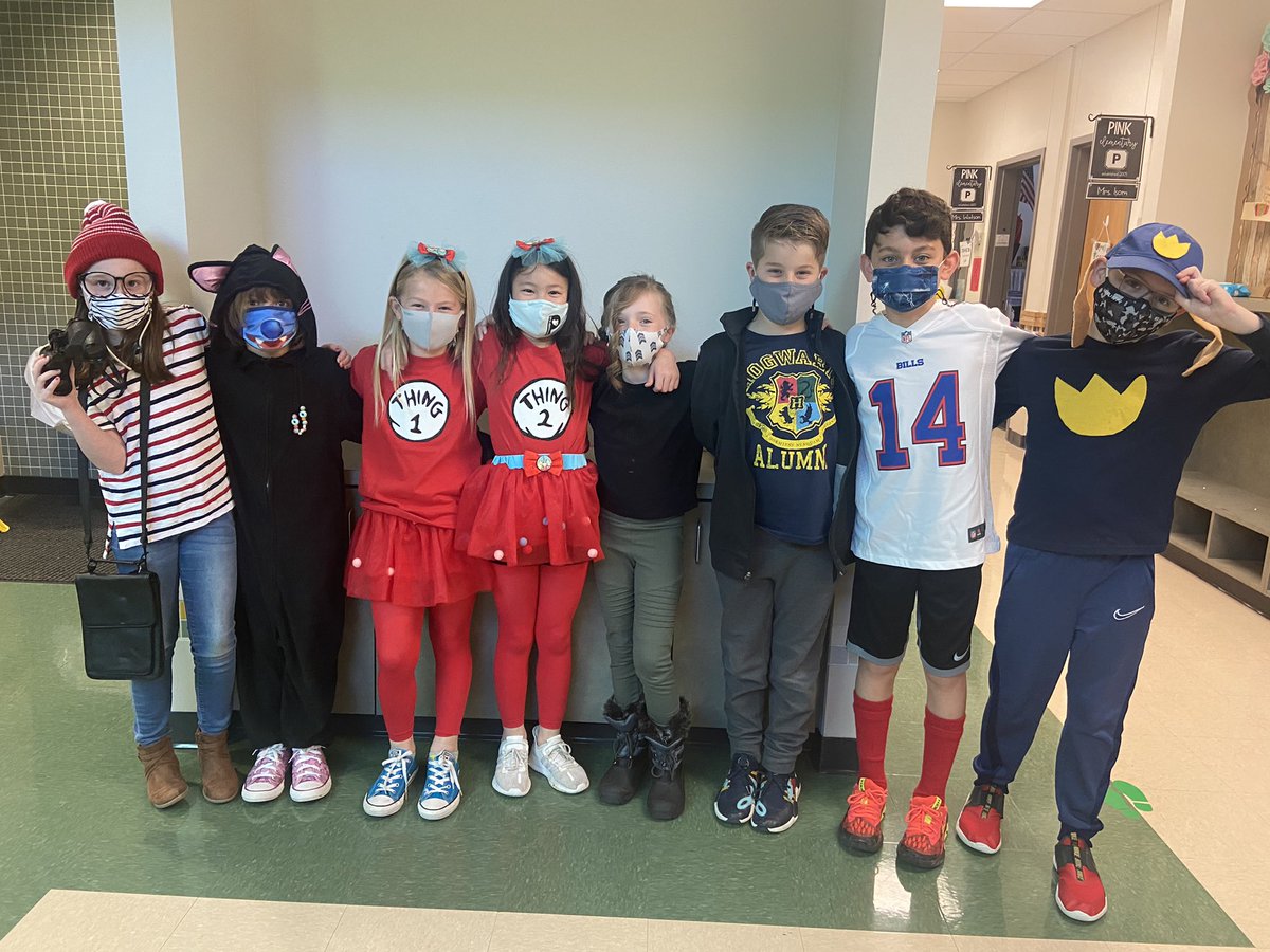 MrsSanchezTeach's tweet photo. Book Character Day! Fly Guy for the win! @pinkelementary @PinkLibraryZone #FISDreads https://t.co/Mo727TNnWf