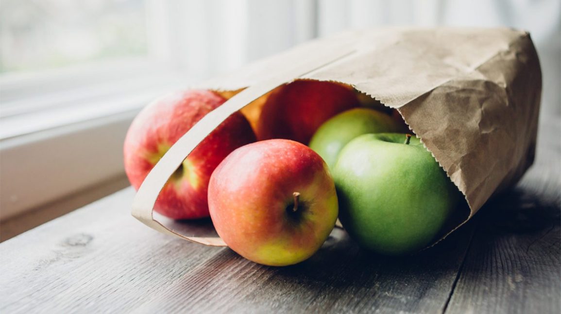 MYEpicLifeNow's tweet photo. Health Tip: Snack on apples.  They are rich in a fiber called pectin that helps your body detox toxic heavy metals which can interfere with your thyroid.

#draixagoodrich #thyroiddisease #thyroid #hashimotos #autoimmunedisease #functionalmedicine #womenshealth https://t.co/JGEvAd1U8L
