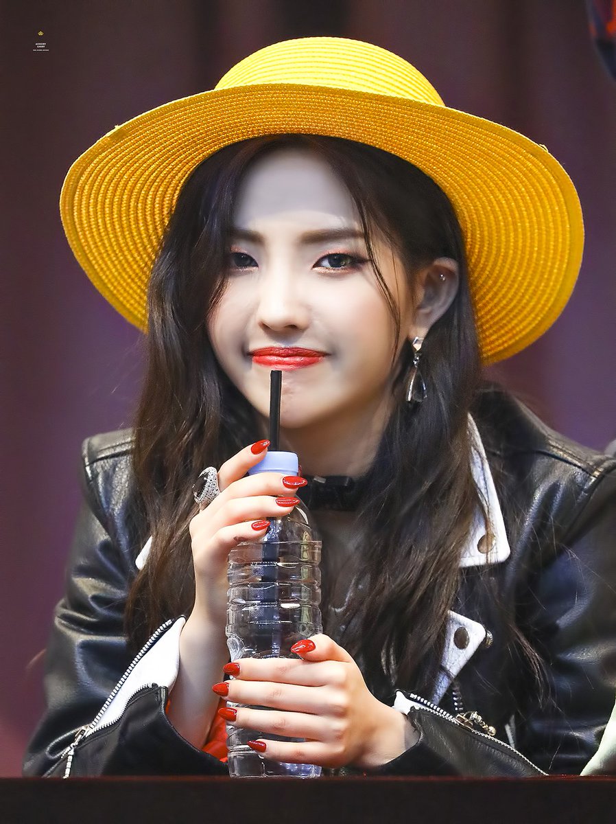 timetosoyeon's tweet photo. 190303 팬싸
#전소연 #SOYEON https://t.co/87HqLll4tY