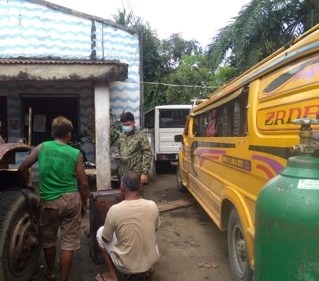 Duenas_MPS's tweet photo. Personnel of this Unit conducts barangay visitation and dialogue and distributed flyers on E-CLIP, Campaigns against illegal drugs, VAWC and RA 11313. They also reminded everyone to observe the minimum health standards
#LetsGoIloilo
#StrongerPRO6
#LetsVoltinAndWeFightAsOne https://t.co/e0ndCoa774