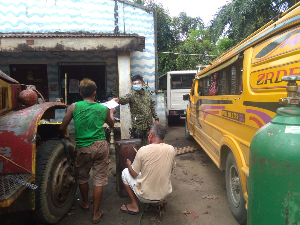 Duenas_MPS's tweet photo. Personnel of this Unit conducts barangay visitation and dialogue and distributed flyers on E-CLIP, Campaigns against illegal drugs, VAWC and RA 11313. They also reminded everyone to observe the minimum health standards
#LetsGoIloilo
#StrongerPRO6
#LetsVoltinAndWeFightAsOne https://t.co/e0ndCoa774