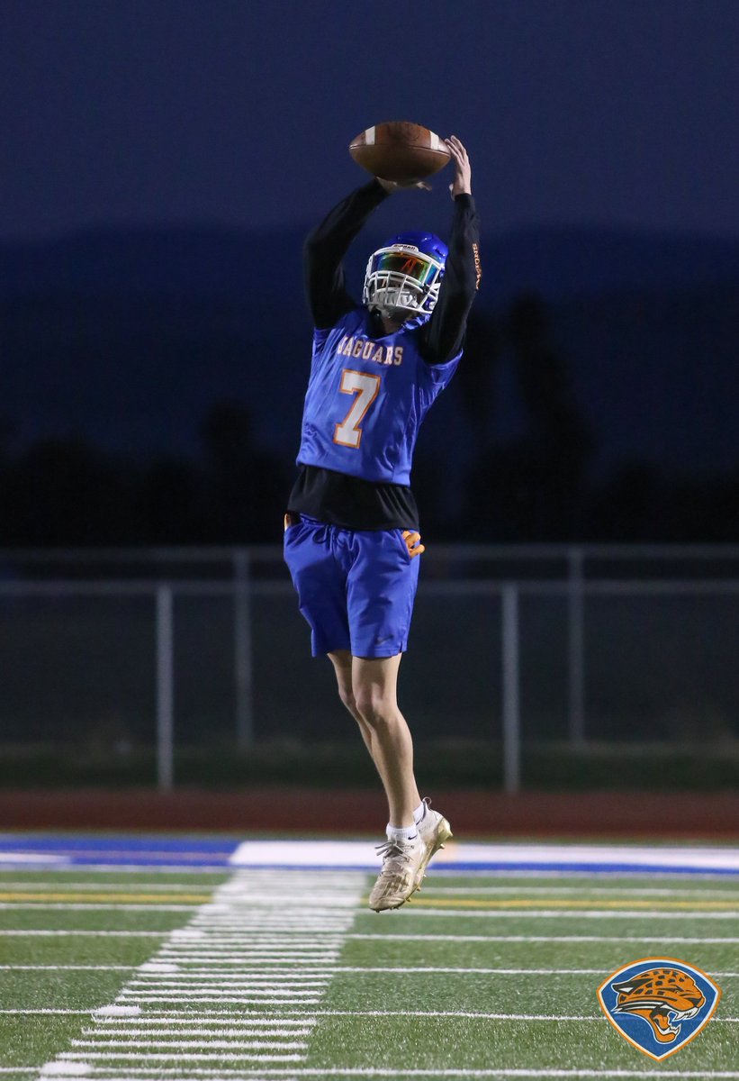 Joe_roswell's tweet photo. We back at it! 😤 
2021 Varsity - Practice  3/1/21
More images -->https://t.co/vMXzi4qbkv
#OutWorkEveryone @KHSJagsFootball @CoachKuhnlenz https://t.co/4sYHQBh8fl