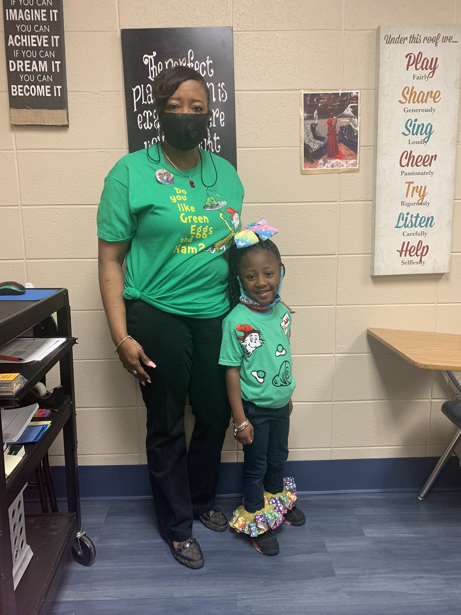 Check out this cutie today💙❤️#GreenEggsandHam <a href="/gilliard_gators/">Gilliard Elementary</a> <a href="/MobilePublicSch/">MobilePublicSchools</a>