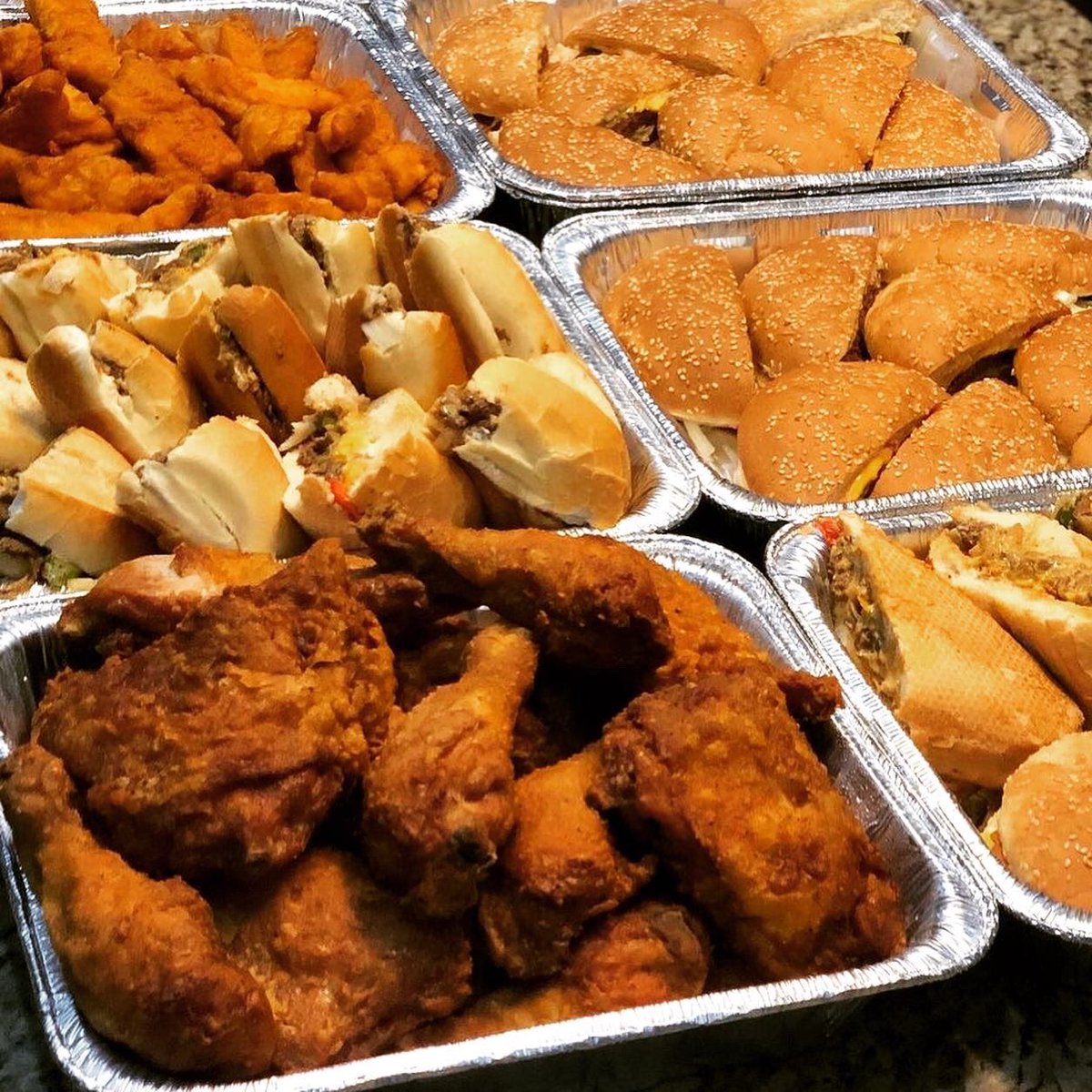 City #FriedChicken founded in 2005 prides itself with quality ingredients and freshness, fast food meets real food. Call 416-645-1000 to order ahead and skip the line! 🥰

📍 990 Danforth Ave
🔎 Steak on Fries, #Cheesesteak, Chicken

#torontorestaurants #torontofood #eatingyyz