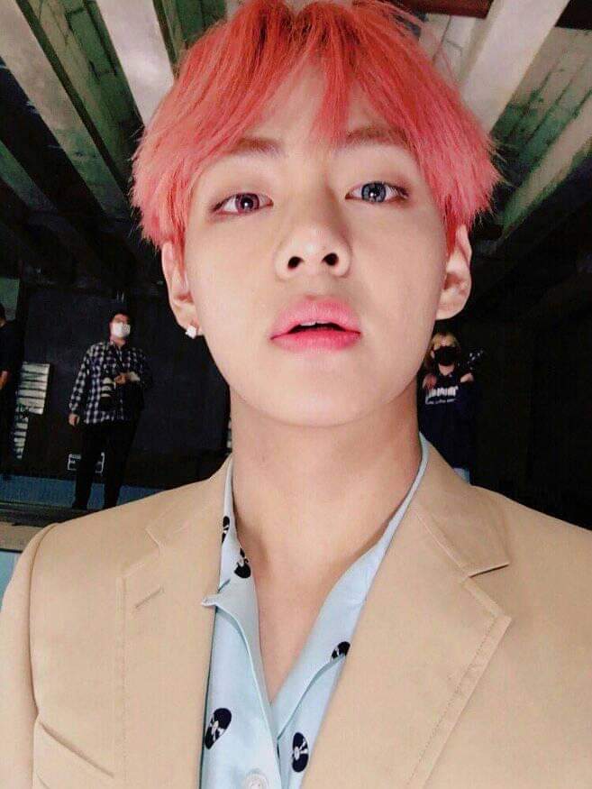 Why are Contacts Different Colors on Android
