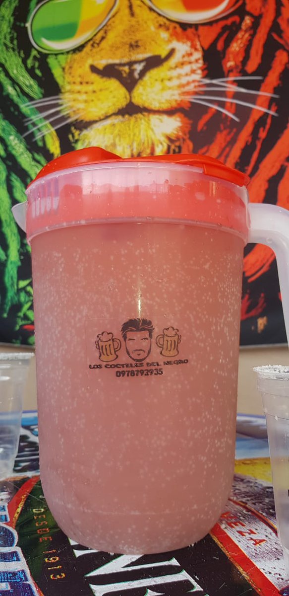 negroestrad's tweet photo. En @loscoctelesdelnegro jarras de 4 litros de Micheladas y de los cócteles que tu quieras ,esperamos tus pedidos al 0978792935-0978793870. https://t.co/gp4Vpr0GW6
