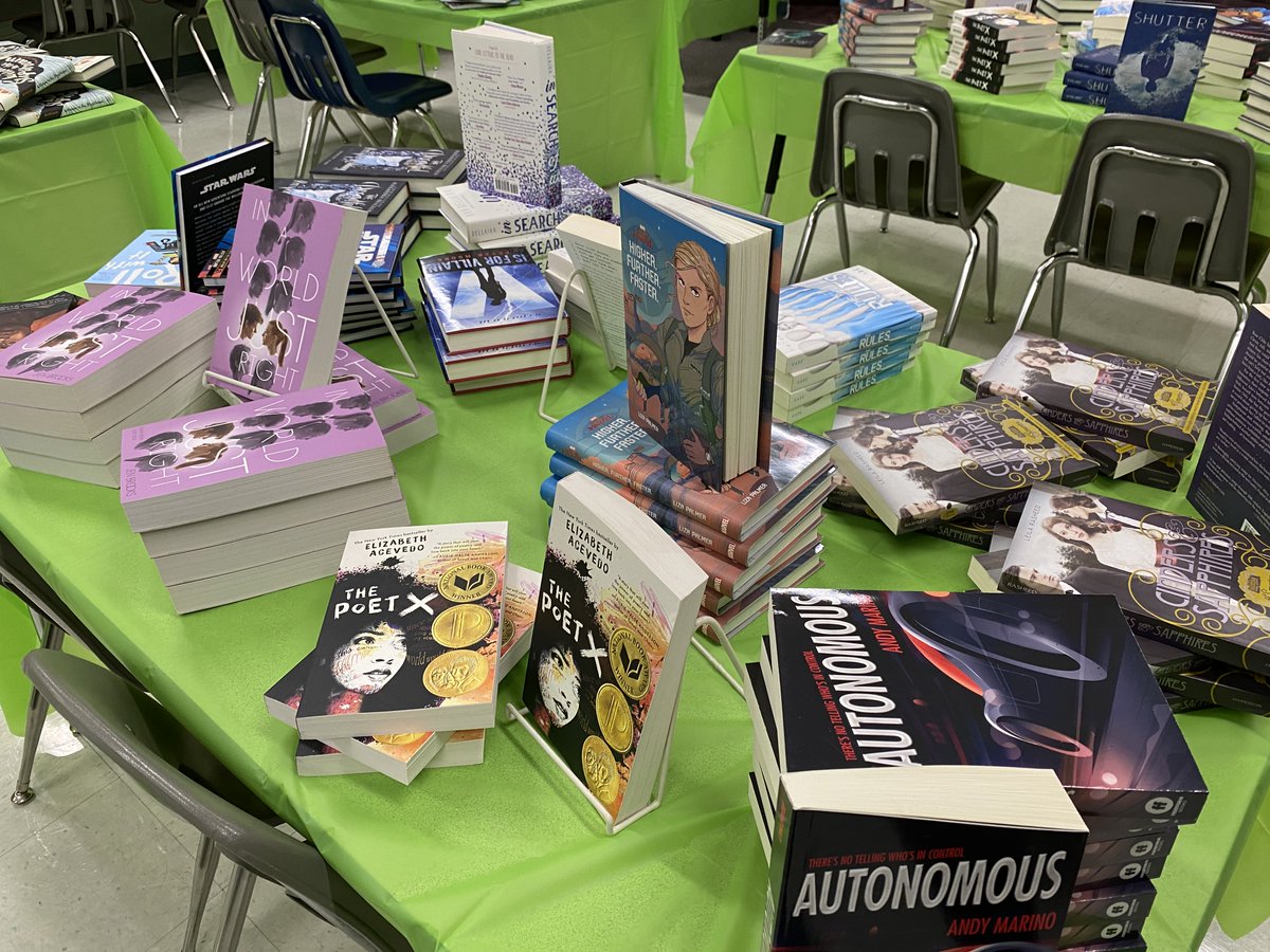 rmsbadgers's tweet photo. We have a totally FREE book fair for our students this week thanks to our Family Involvement Coordinator Mrs. Ray! All ELA classes are able to visit the fair this week in the library computer lab and each student is able to choose one book, free of charge! 📚 #LetsDouxThis https://t.co/sRsghfB3iL