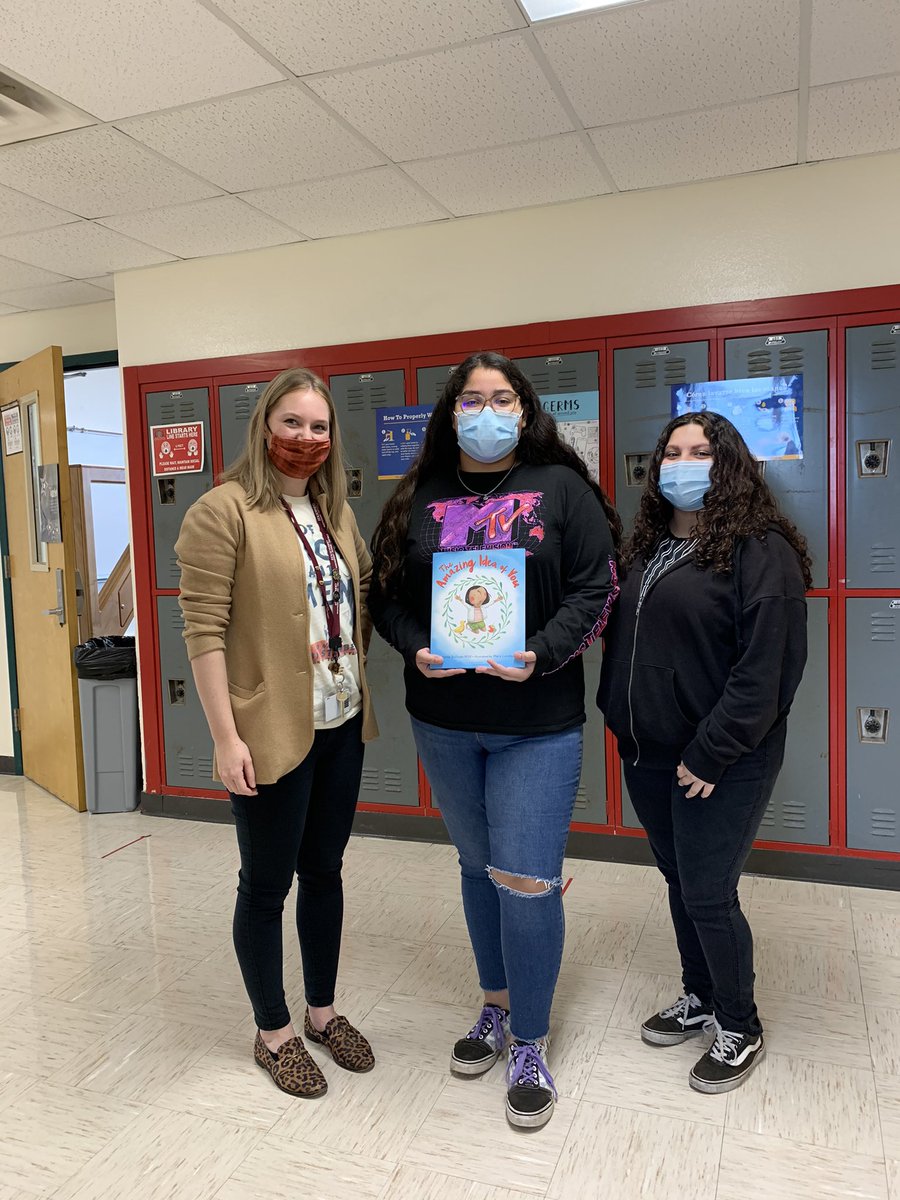 reads4_fun's tweet photo. Happy #ReadAcrossAmericaDay!! I challenge you to take time to share a favorite book or story with a loved one ❤️📚My sophomores enjoyed #theamazingideaofyou today! https://t.co/cueStz1ism