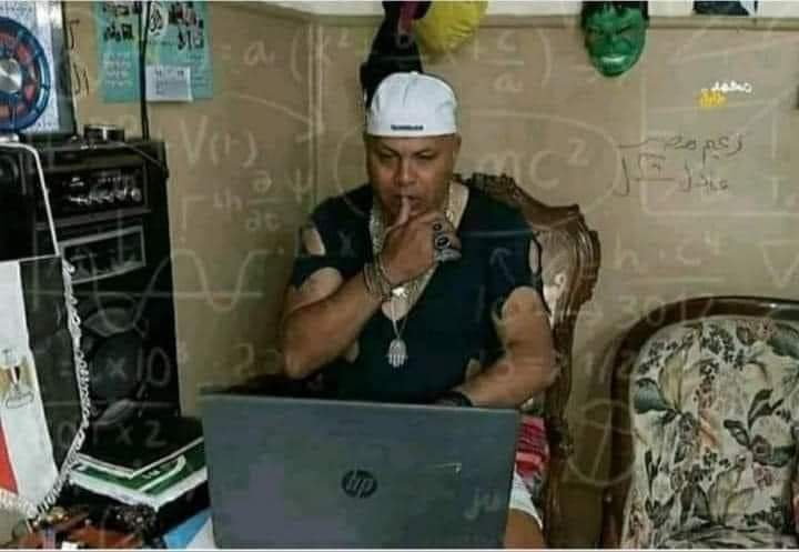 egymeme11's tweet photo. لما تعمل نفسك شاكك ف اختيارات الامتحان وانت مش فاهم السؤال أصلا https://t.co/2wWGLOwpL2