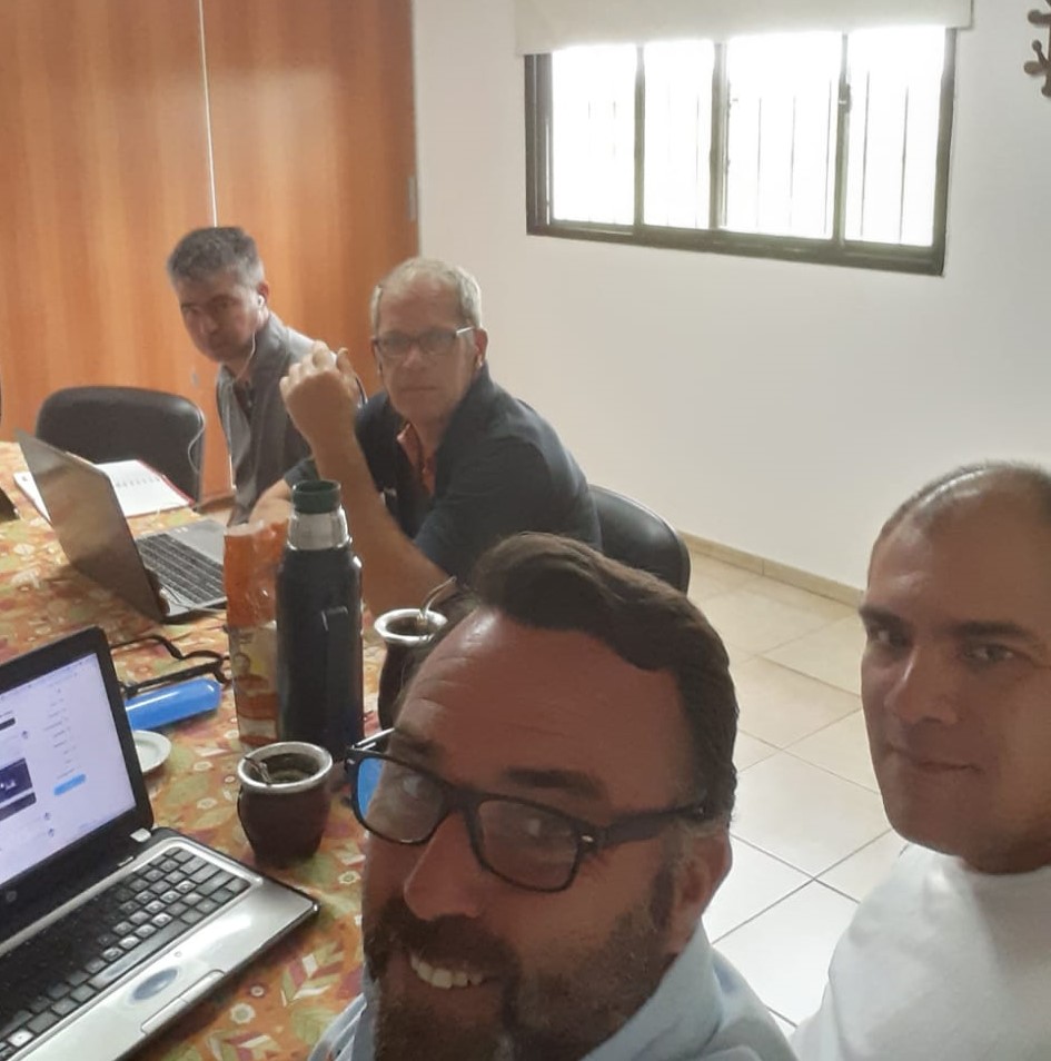 pablosgor's tweet photo. Nos perfeccionamos y capacitamos diariamente, siempre con lo más nuevo de las exigencias de nuestra actividad, para brindar la mayor calidad de servicio. @nivelagro #BPA #Capacitación #AgroDigital https://t.co/S2EgxNfN25
