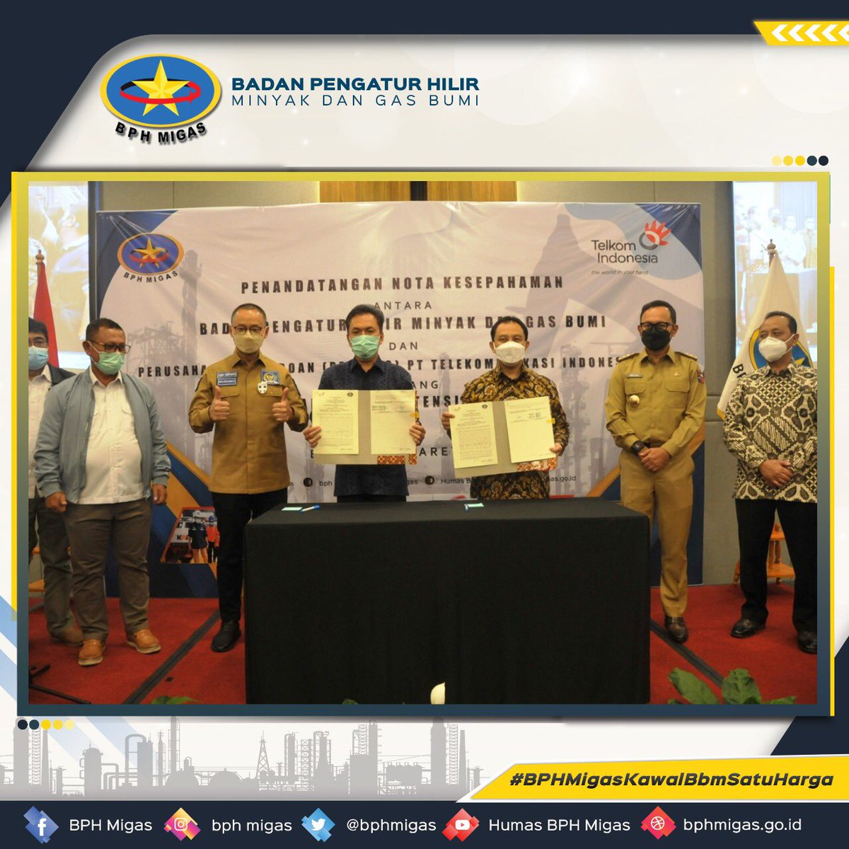 bphmigas's tweet photo. Perkuat Pengawasan BBM, BPH Migas Tandatangani MoU dengan Telkom

https://t.co/jyMdtoHrnj

#bphmigaskawalbbmsatuharga
#energiberkeadilan
#ayohematbbm https://t.co/okSvf1m9xx