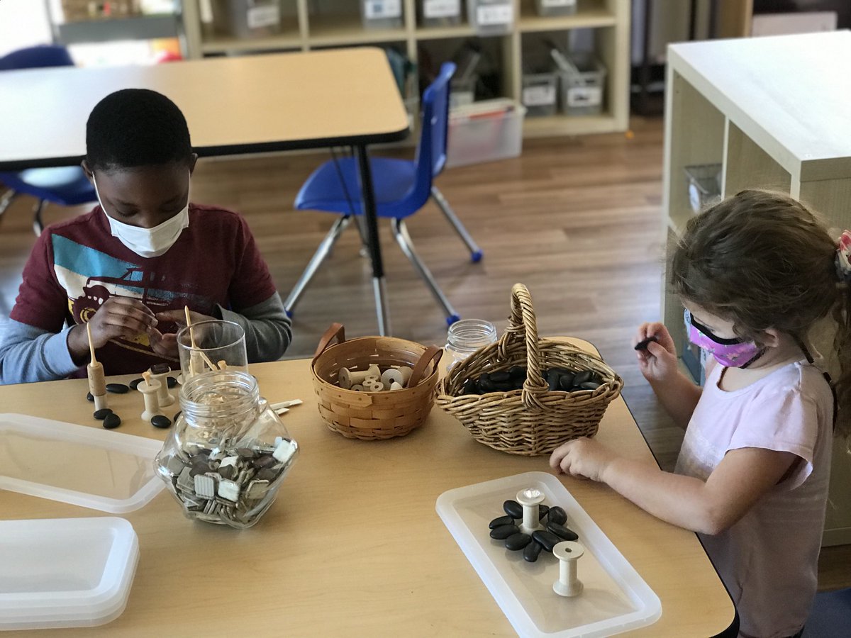SCS_ECandLS's tweet photo. Exploration and technology in Kindergarten this morning!  ⁦@StanleyClarkTig⁩ https://t.co/2bXhk8eXOu