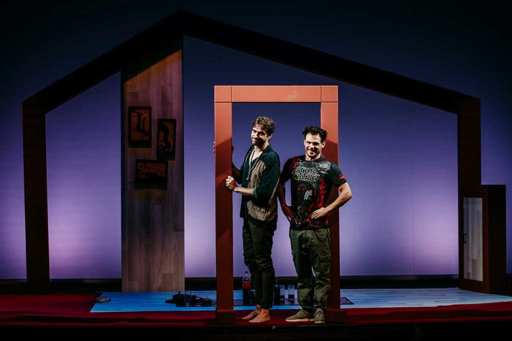 TeatroMAD's tweet photo. 💥SÁBADOS EN CÁDIZ💥
¡Haz hueco en tu agenda! Los sábados no vas a querer hacer otra cosa que pasarlos en #Cádiz con @NortesFran, Bart Santana y @Enikchiwoki en el @teatrolara.
Aprovecha este descuento en tus entradas para los sábados de marzo👉 https://t.co/qL7Sxl4iKj https://t.co/oemdseAe42