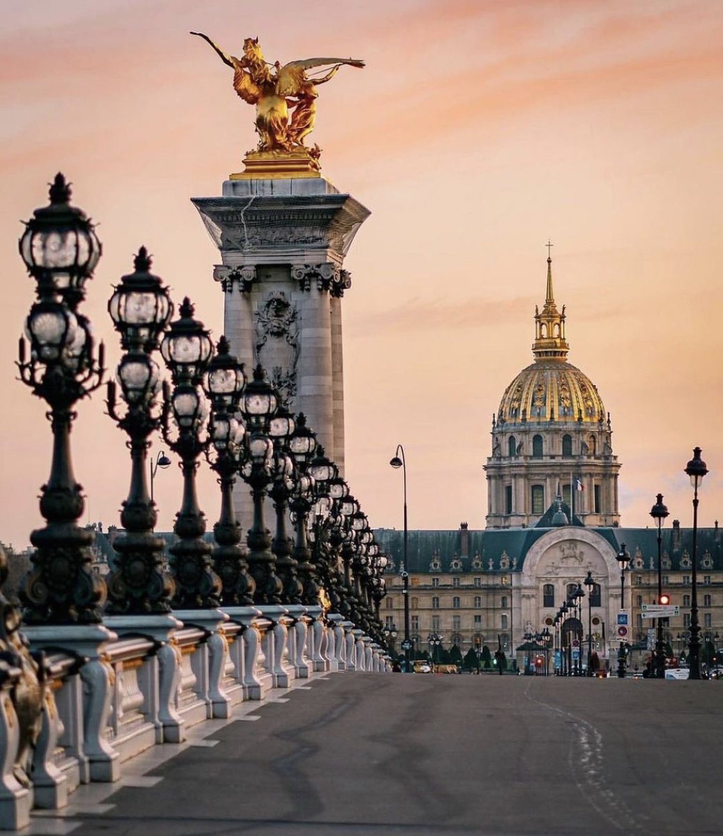 LTVOfficial_'s tweet photo. The Pont Alexandre III is bridge that spans the Seine in Paris. It connects the Champs- Élysées quarter with those of the Invalides and Eiffel Tower. The bridge is widely regarded as the most ornate, extravagant bridge in the city

📸 @wonguy https://t.co/F18G3UzmcY