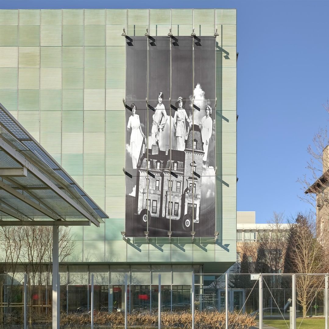 In honor of #WomensHistoryMonth, revisit #LorraineOGrady’s The Strange Taxi, Stretched, as seen on the Gardner's façade in 2020.