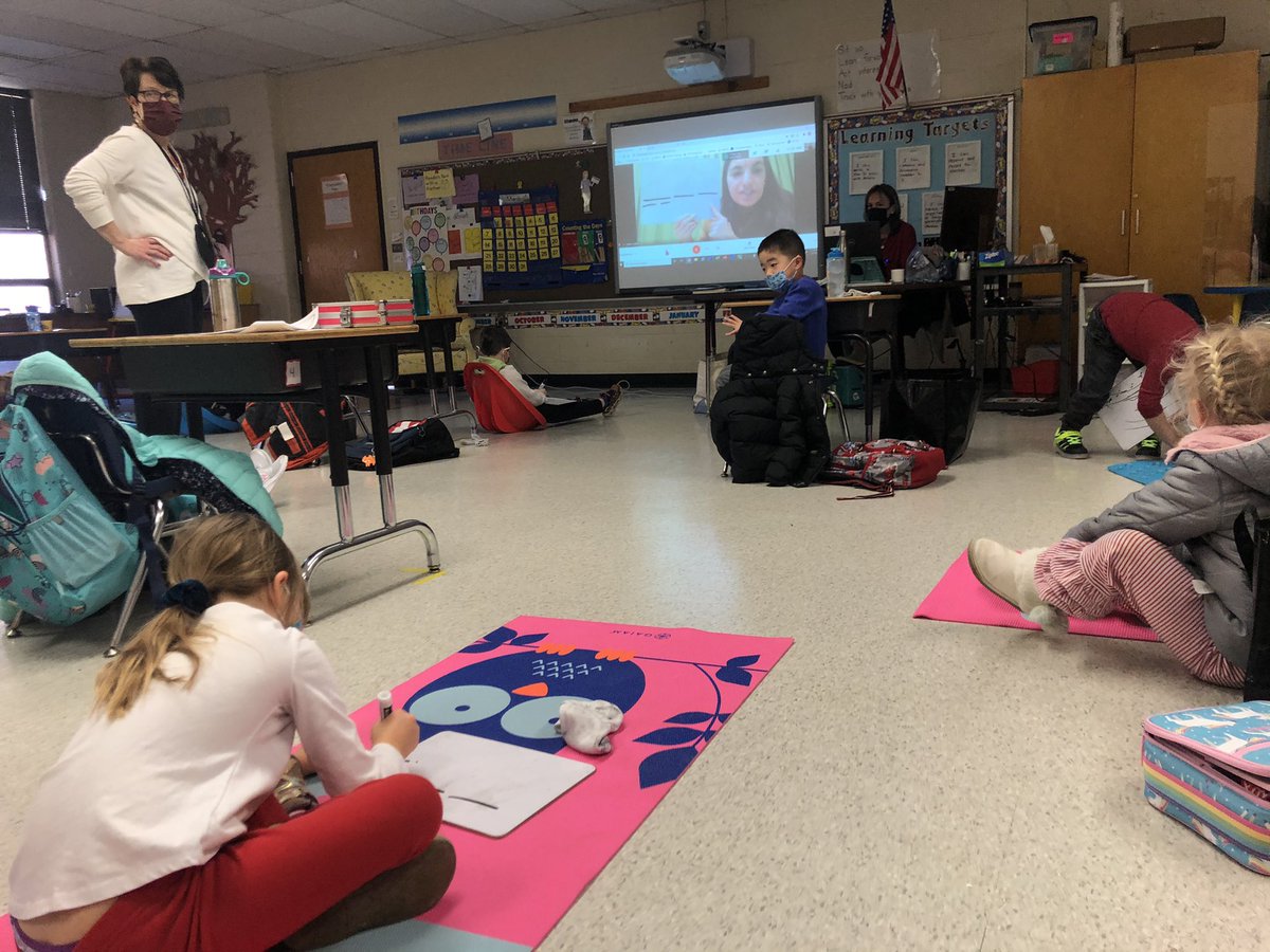FoxMillES's tweet photo. Physically distanced during phonics with flexible seating options with Mrs. PBL. #ourfcps #concurrentclassroom https://t.co/wRqzC3Oehm