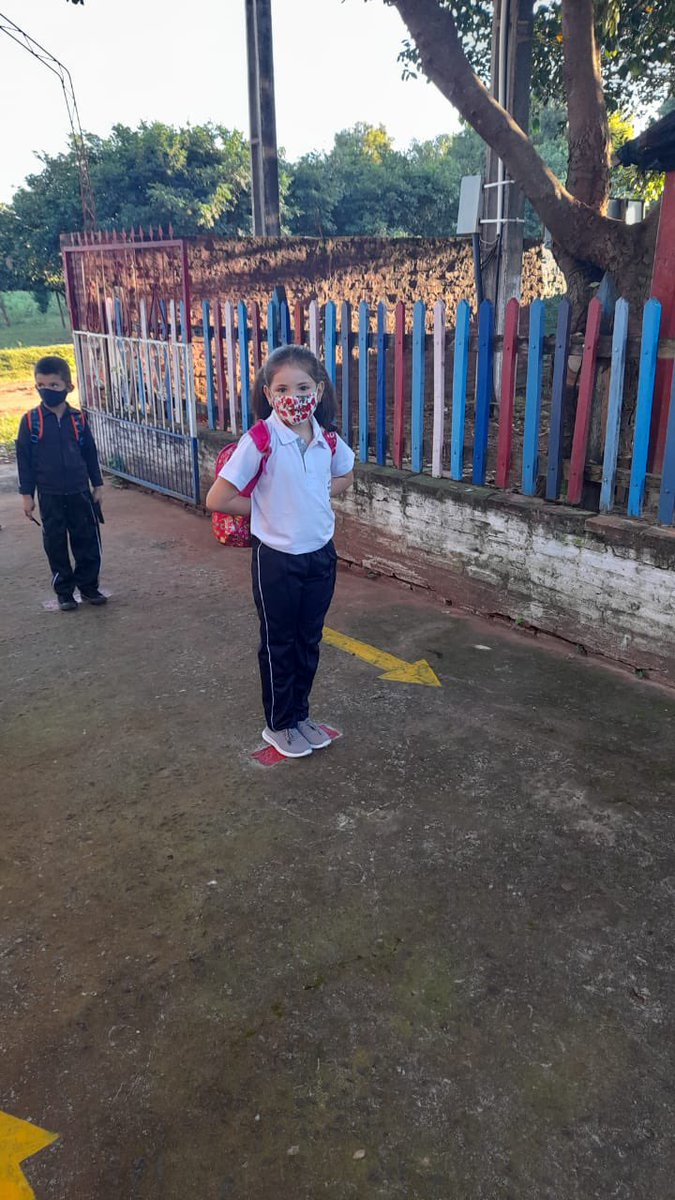 MECpy's tweet photo. 📍En un ambiente de alegría y emoción inician las clases presenciales en la Escuela Básica Ybytyruzu 1454 del Distrito de Independencia- Guairá.

➡️Fiesta en inicio de clases🥳👏

#RetornoSeguroAClases2021🙌 https://t.co/jW1IK56CZP