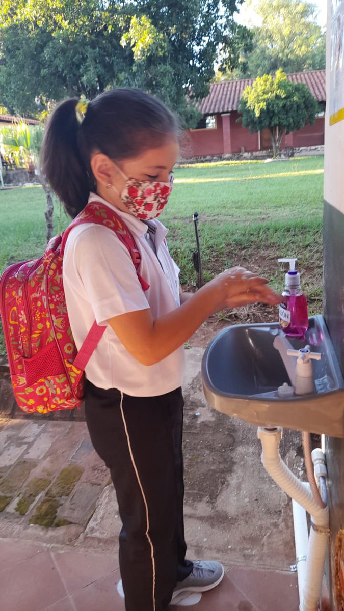 MECpy's tweet photo. 📍En un ambiente de alegría y emoción inician las clases presenciales en la Escuela Básica Ybytyruzu 1454 del Distrito de Independencia- Guairá.

➡️Fiesta en inicio de clases🥳👏

#RetornoSeguroAClases2021🙌 https://t.co/jW1IK56CZP