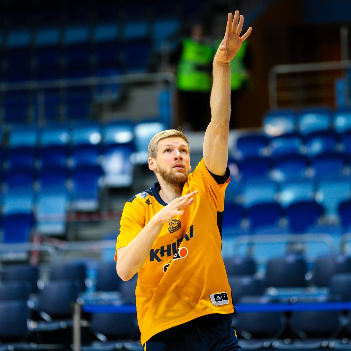 Khimkibasket's tweet photo. ⏲ Tip-off 20:00 MSK
📺 https://t.co/Gun4ArZed5
🚑 Not playing: @DevinBooker31, Jovic, Odinokov, Timma.
Starting 5️⃣: @Jmickey_02, @Shved23, @SKgetbuckets, Zaitsev, Monia
#ХимкиРеал #KHIRMB https://t.co/gKF1ZV8Qzo