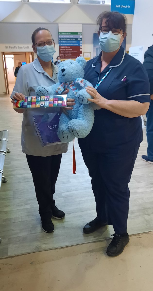 BTPCheshire's tweet photo. Today delivered a lovely handcrafted Teddy to @LivHospitals wonderful Ward 5Y staff. In memory of a very special person, donated to Hospital's @RCharityLpool Charity.
Thanks @AvantiWestCoast and  @LNRailway helping to make this happen #MIkesLentChallenge
Travel Safely, Be Kind💙 https://t.co/zDKbUaAXU4