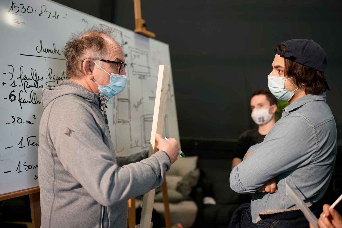 CineCreatis_'s tweet photo. Les étudiants de 2e année de #Lyon ont participé à une Masterclass animée par le chef constructeur Paul-Mauris Blanc.
Il a abordé les différents métiers en lien avec les plateaux de tournage et a participé à leurs futurs projets de films.
L'article ➡ https://t.co/OfDnGlMc2X https://t.co/HsDqzPMOKu
