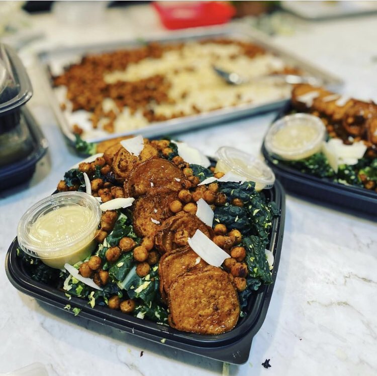 kwb_ohio's tweet photo. I’m kinda wishing lunch from last week would appear for me today 😂 Do you ever do that? I mean, I used to look at a picture from a party or concert and wish I could jump back in time and enjoy it again...these days, it’s a lunch!! 😳🤪 #lunch #kalesalad #kalecaesar #Food https://t.co/DXiLQO43uu