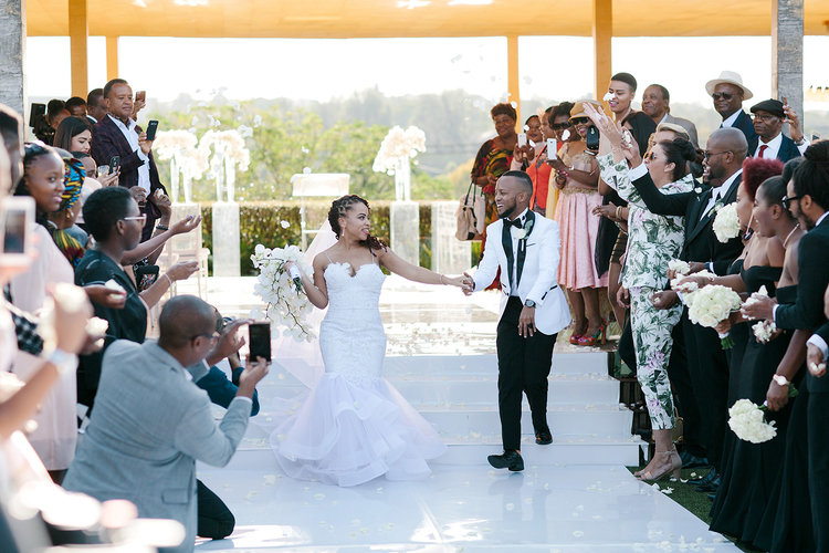 BridgetteM_10's tweet photo. 3 years ago today we shot the dopest, most beautiful wedding on South African TV...EVER!!!
Happy Anniversary Nomsa &amp; Kgabo 👫💍👰💕😍❤💃👌👏 #WeddingBashers #MNet #KgaboWedsNomsa https://t.co/MPbuWzDcSI