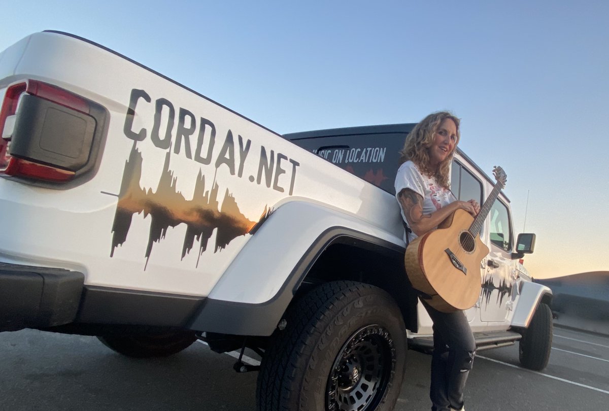 JenniferCorday's tweet photo. Lovin the Jeep! #jeep #gatorwraps #goosegear #jennifercorday #mobilemusic https://t.co/Z8J09Q8cgu