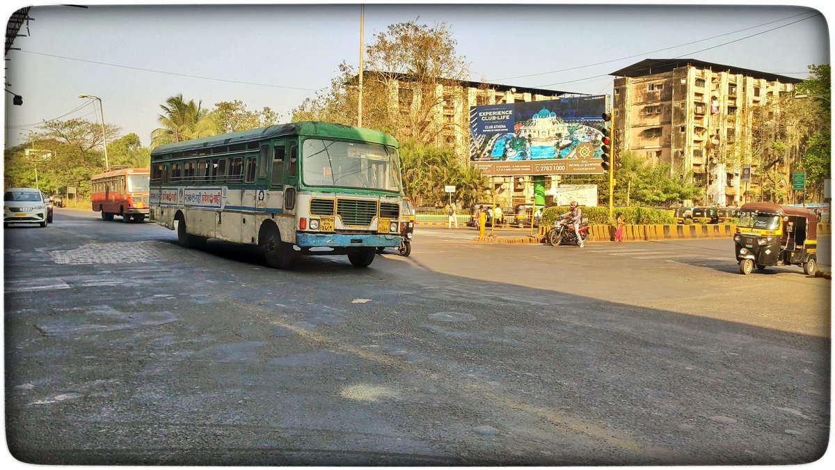 MsrtcBusClicker's tweet image. महाराष्ट्र राज्य मार्ग परिवहन महामंडळाची मुंबई सेंट्रल 🔄 स्वारगेट2 एशियाड बस आणि बोरिवली 🔄 मुरुड लालपरी बस वाशी हायवे येथून जात असताना
youtu.be/tDypKBXfak4