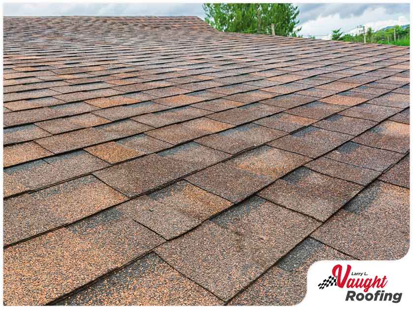 VaughtLarry's tweet photo. Asphalt shingles remain the most popular roofing material of choice. Find out why in this short read. https://t.co/lUcoiitiPw https://t.co/kKKYoJ6LVk